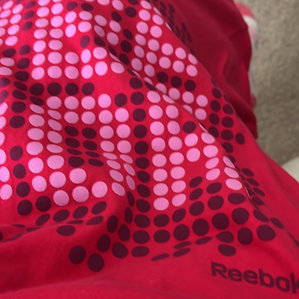 Reebok Red Dot Pattern Tee - Picture 8 of 8